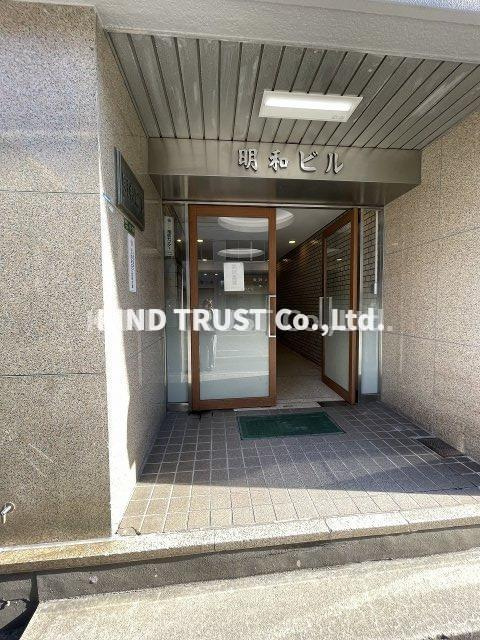第一明和ビルのエントランス|建物の内部です