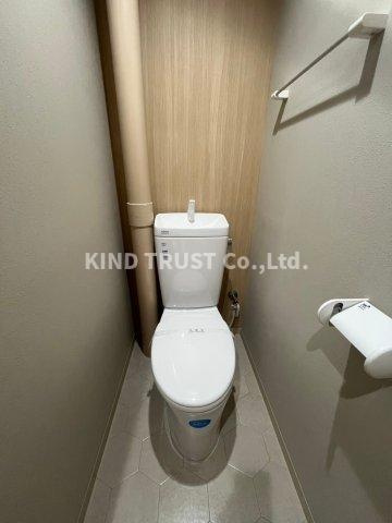 明和ビルのトイレ|落ち着いた色調のトイレです