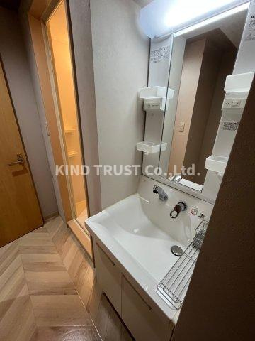 第一明和ビルの洗面所|明るい洗面所です