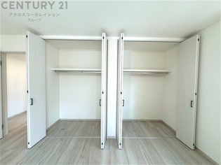 衣類やアクセサリー、小物類の収納が便利で整理整頓がしやすく、部屋の美観を保ちつつ、スペースを最大限に活用できます。衣服のしわやダメージを防ぎ、長持ちさせることができます。