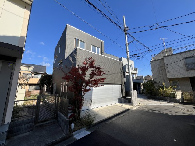 海見え！ 由比ガ浜海岸まで徒歩4分　3LDK　築浅住宅の前面道路含む現地写真|前面道路