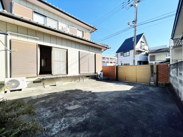 昭和町借家の駐車場