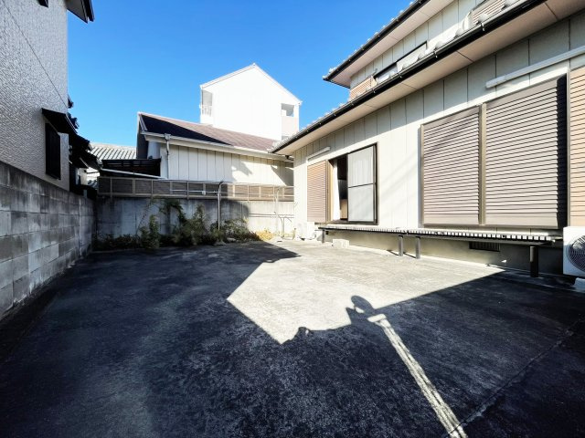 昭和町借家の駐車場