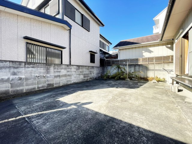 昭和町借家の駐車場