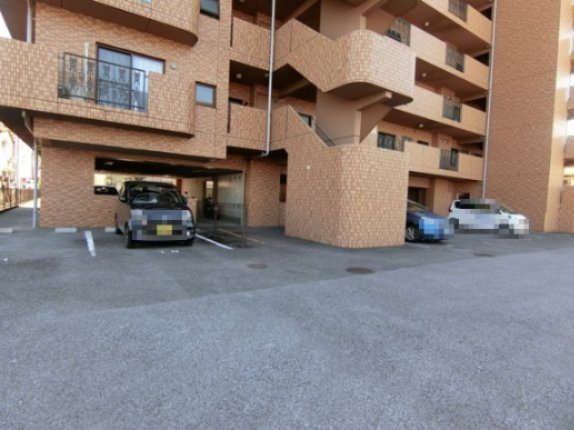 サントノーレ高須の駐車場