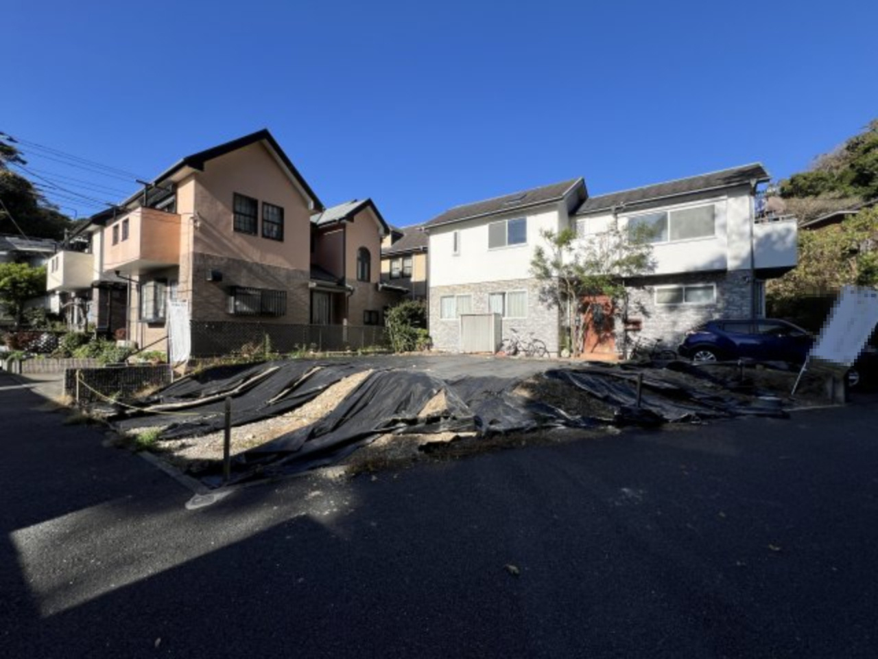 海まで徒歩４分！閑静な住宅街の日当たり良好な新築戸建の前面道路含む現地写真