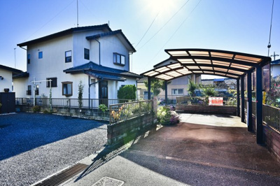 【外観】 | 太田市市場町　中古住宅 | 前面道路は車どおりが少なく静かで安全です。