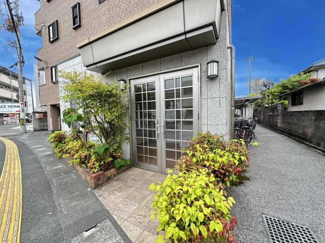 こうき秦南のエントランス