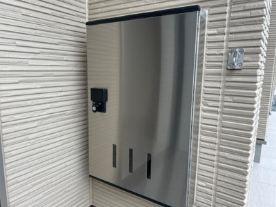 【玄関】 | 宮代新築アパート | 宅配ボックス（イメージ）