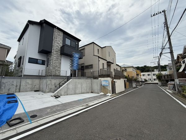 藤沢市白旗1丁目新築戸建て　№4の前面道路含む現地写真|前面道路含む現地写真です