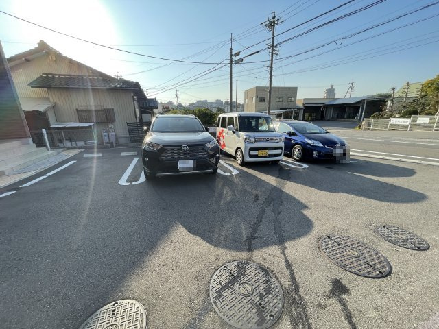 シルエラの駐車場