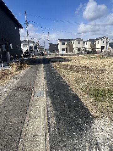 2区画分譲地　鏡島　B区画の前面道路含む現地写真