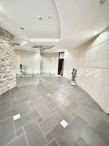 サンレムート江坂セカンドのエントランス