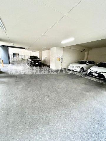 サンレムート江坂セカンドの駐車場