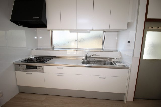 一宮東町　中古戸建　【リフォーム済】のキッチン