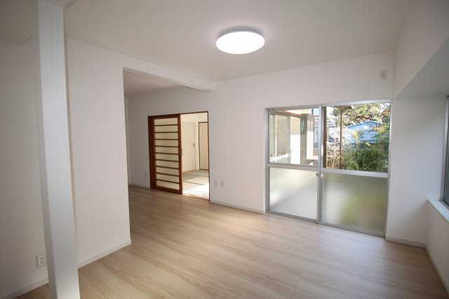 一宮東町　中古戸建　【リフォーム済】の居間・リビング|食堂　7.6帖　洋室　4.5帖