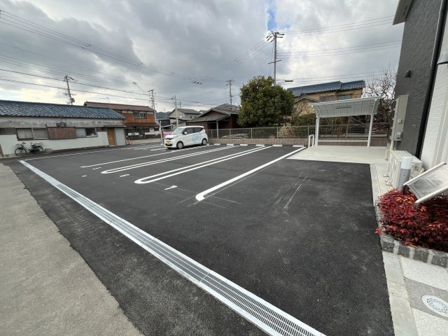 ブリランテの駐車場