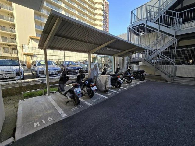 アイズシティのその他共用部分|バイク置き場
■物件内覧・資金計画相談・住宅ローン相談、リフォーム相談、お問合せ受付中■
※当日・翌日のご内覧、ご相談はお電話でのお問合せがスムーズです！