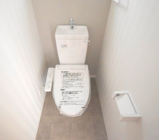 【トイレ】 | 安佐北区亀山２（河戸帆待川駅）C棟【築後未入居物件】 | シンプルなデザインはお掃除やしやすく衛生的。温水洗浄便座付き　トイレ×２
