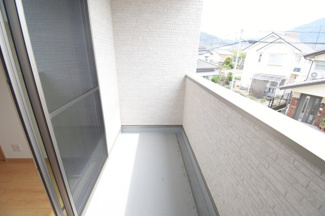 【バルコニー】 | 安佐北区亀山２（河戸帆待川駅）C棟【築後未入居物件】 | バルコニーは陽当たり・見晴らし・風通しも良好です。