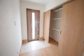 【玄関】 | 安佐北区亀山２（河戸帆待川駅）C棟【築後未入居物件】 | 大容量のシューズボックスでスッキリ収納出来ます♪