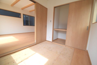 【和室】 | 安佐北区亀山２（河戸帆待川駅）C棟【築後未入居物件】 | 約16帖リビングと繋がるタタミスペース☆
ホッと落ち着く空間です☆