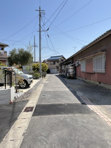 高浜市向山町5丁目第6　2号棟の前面道路含む現地写真