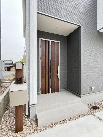 高浜市向山町5丁目第6　2号棟のエントランス