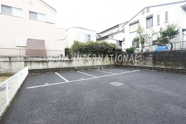 フォンティーヌの駐車場