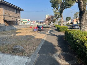 西条市大町608-1の前面道路含む現地写真