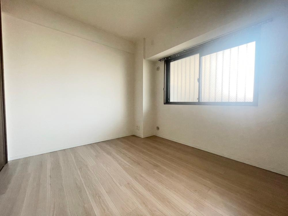 ダイアパレス枚方山田池公園の子供部屋|洋室5.1帖
■物件内覧・資金計画相談・住宅ローン相談、リフォーム相談、お問合せ受付中■
※当日・翌日のご内覧、ご相談はお電話でのお問合せがスムーズです！