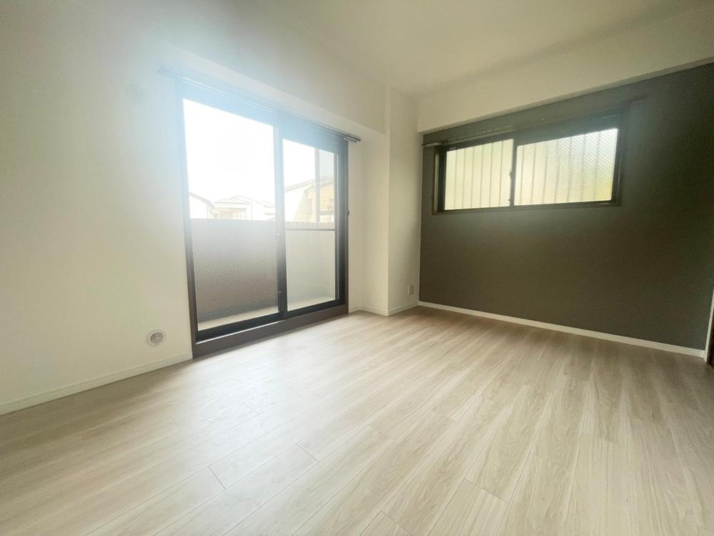 ダイアパレス枚方山田池公園の寝室|洋室6.4帖　角部屋
■物件内覧・資金計画相談・住宅ローン相談、リフォーム相談、お問合せ受付中■
※当日・翌日のご内覧、ご相談はお電話でのお問合せがスムーズです！