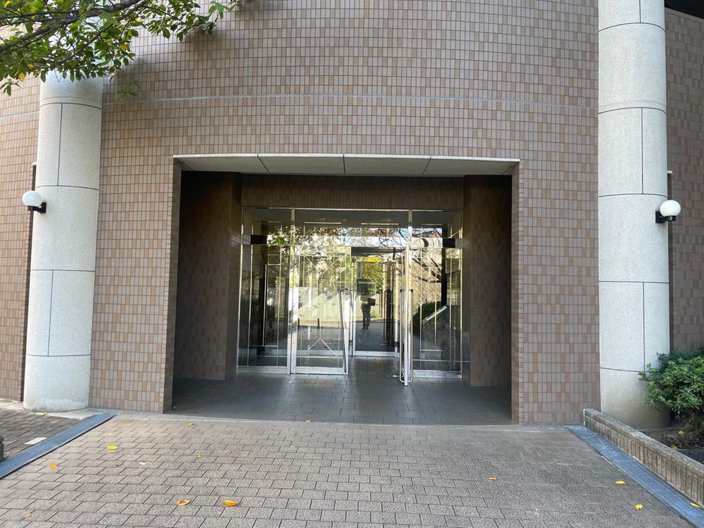 ダイアパレス枚方山田池公園のエントランス|■物件内覧・資金計画相談・住宅ローン相談、リフォーム相談、お問合せ受付中■
※当日・翌日のご内覧、ご相談はお電話でのお問合せがスムーズです！