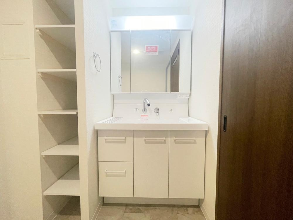 ダイアパレス枚方山田池公園の独立洗面台|シャワー付き洗面化粧台
■物件内覧・資金計画相談・住宅ローン相談、リフォーム相談、お問合せ受付中■
※当日・翌日のご内覧、ご相談はお電話でのお問合せがスムーズです！