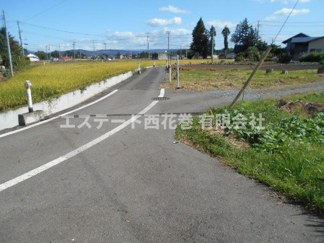 花巻市西宮野目第1地割　土地の前面道路含む現地写真