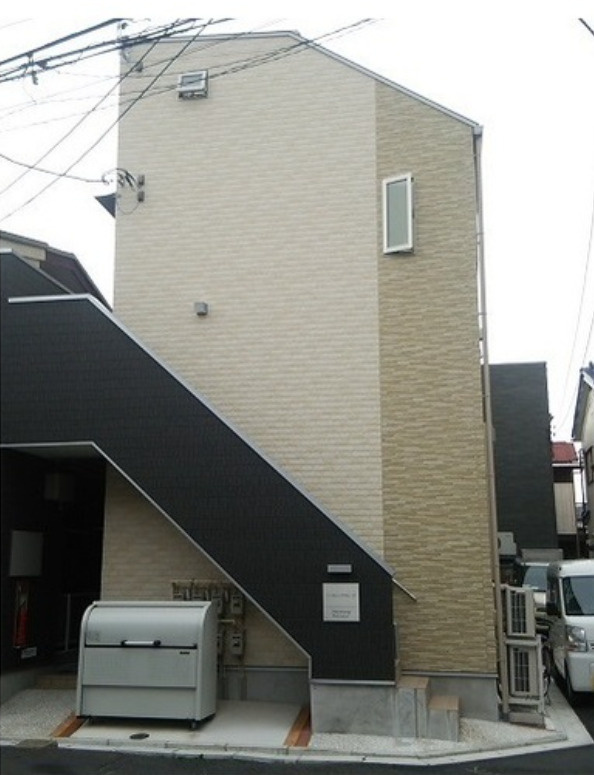 川崎市高津区二子４丁目のアパートの外観