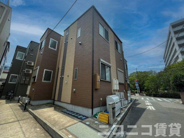足立区中川４丁目のアパートの外観
