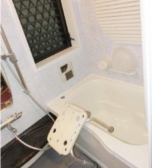 灰塚１丁目　中古一戸建ての浴室|ユニットバス　窓あり
■物件内覧・資金計画相談・住宅ローン相談、リフォーム相談、お問合せ受付中■
※当日・翌日のご内覧、ご相談はお電話でのお問合せがスムーズです！