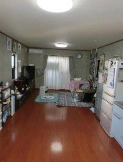 灰塚１丁目　中古一戸建ての居間・リビング|LDK17.4帖
■物件内覧・資金計画相談・住宅ローン相談、リフォーム相談、お問合せ受付中■
※当日・翌日のご内覧、ご相談はお電話でのお問合せがスムーズです！