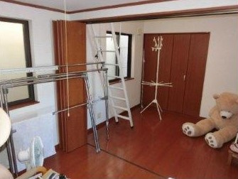 灰塚１丁目　中古一戸建ての寝室|洋室4.5帖
■物件内覧・資金計画相談・住宅ローン相談、リフォーム相談、お問合せ受付中■
※当日・翌日のご内覧、ご相談はお電話でのお問合せがスムーズです！