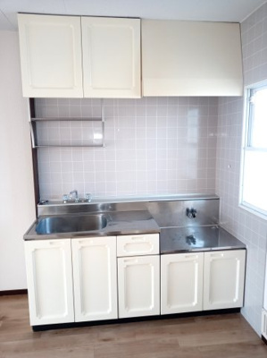 【キッチン】 | コーポラスサニーA棟 | 吊戸棚付き