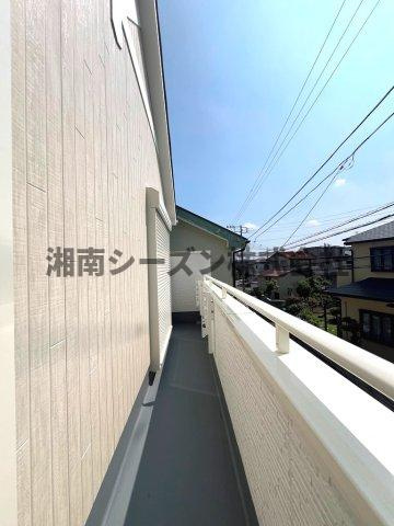 【バルコニー】 | 南東に面しており、前面には遮るものもないので、日当たりも良く気持ちの良い風が吹き抜けます。