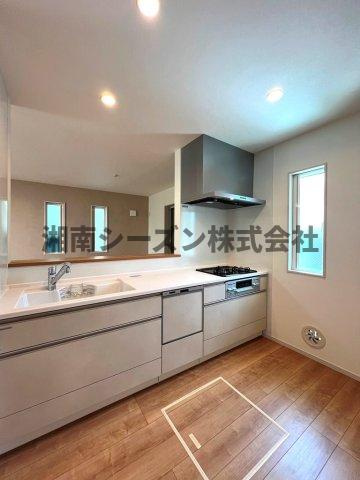 【キッチン】 | キッチンには食後の家事負担が軽減できる「食洗機」を搭載！
手洗いよりも節水できますよ♪