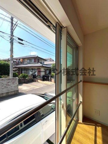 【居間・リビング】 | 遮音・断熱性高い全窓「複層ガラス」を使用！
冷暖房効果が高まります♪