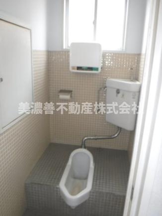 ６４０８３　岐阜市日ノ本町1丁目中古戸建(借地)のトイレ