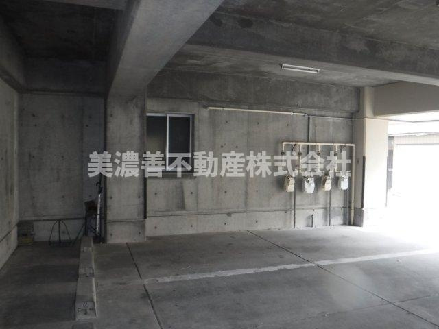 ６４０８３　岐阜市日ノ本町1丁目中古戸建(借地)の駐車場