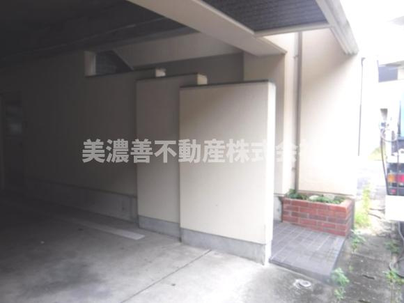 ６４０８３　岐阜市日ノ本町1丁目中古戸建(借地)の駐車場