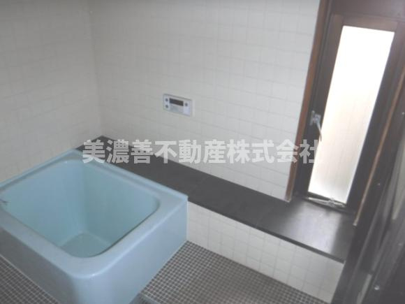 ６４０８３　岐阜市日ノ本町1丁目中古戸建(借地)の浴室