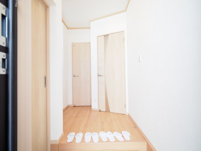 【玄関】 | 【新築建売住宅 】大仙市花館字東石田No4 花館小学校区のオール電化 3LDK