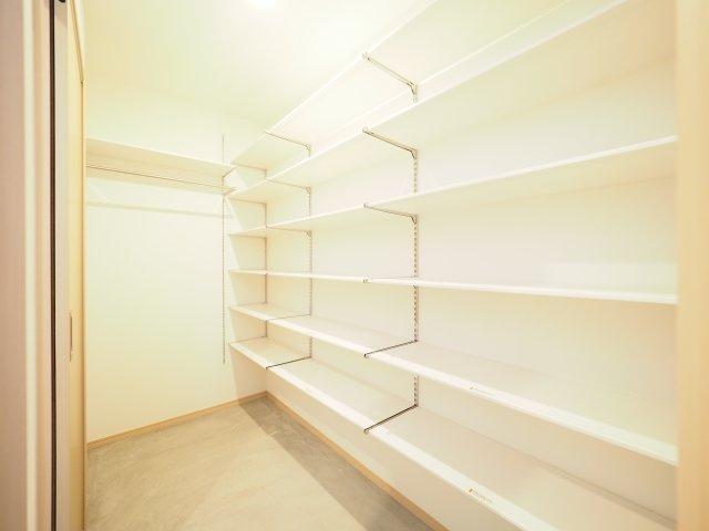 【玄関】 | 【新築建売住宅 】大仙市花館字東石田No4 花館小学校区のオール電化 3LDK | シューズクローク